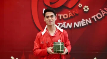 بلمسة إنسانية.. كيف احتفل قائد منتخب فيتنام للشباب بأجواء عيد التيت؟